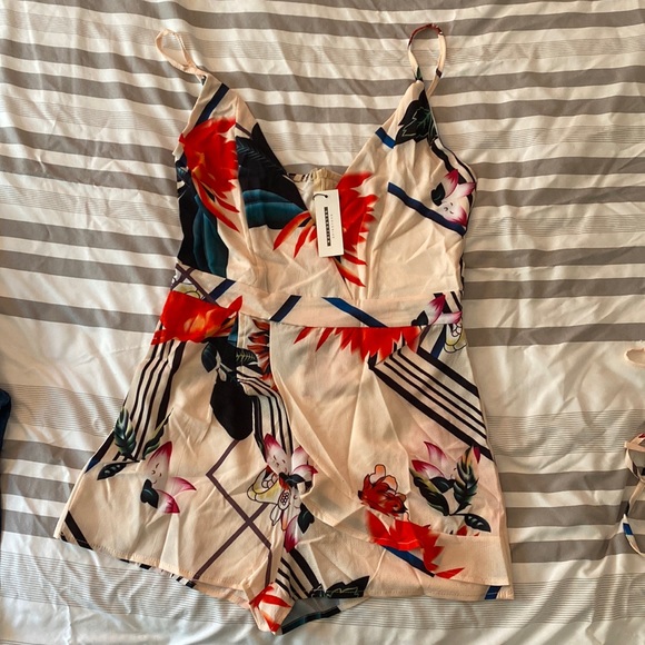 Adorable floral romper - Picture 1 of 2